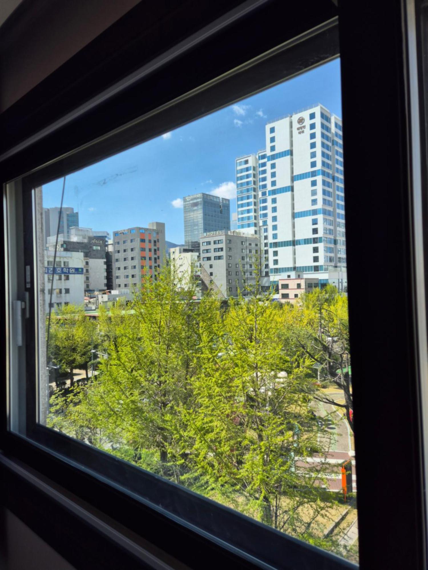 Baum Haus Jeonpo Cafe Street Apartment Busan